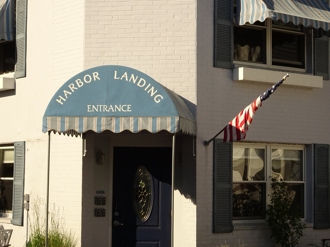 Harbor Landing主图