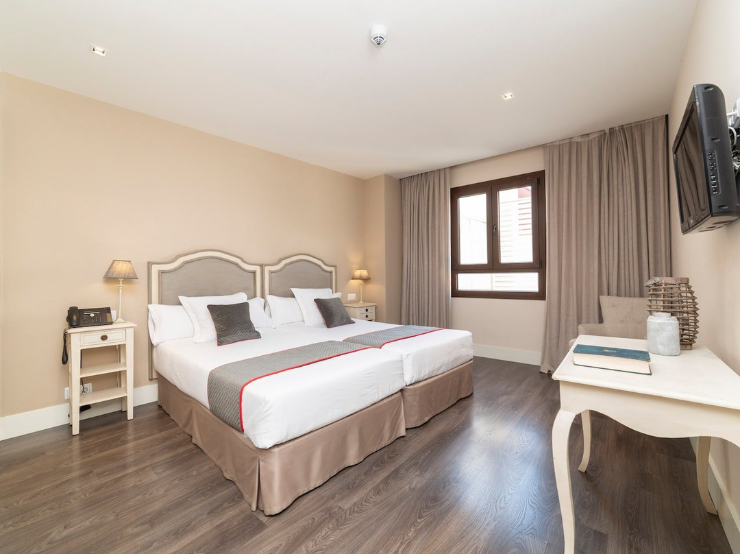 阿尔托拉酒店主图