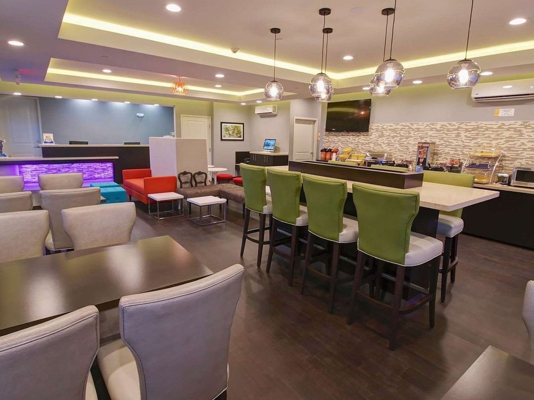 Days Inn & Suites by Wyndham Port Arthur主图