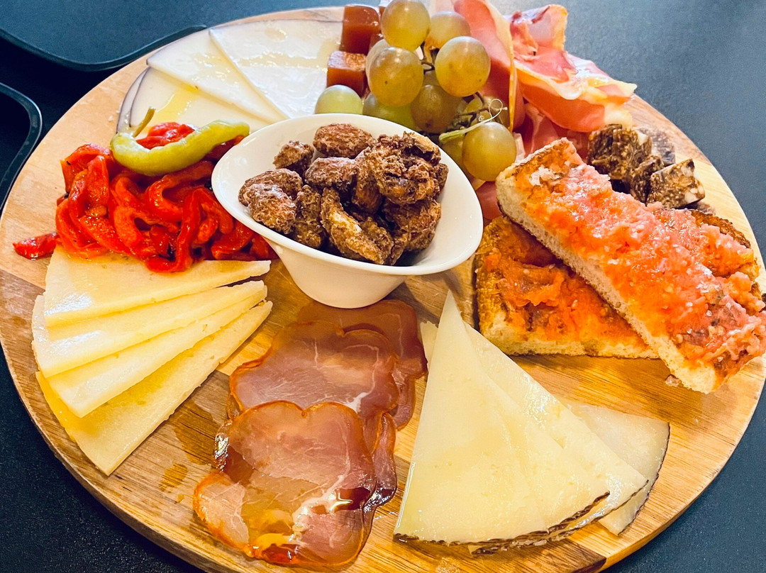 Flores Restaurant & Bar