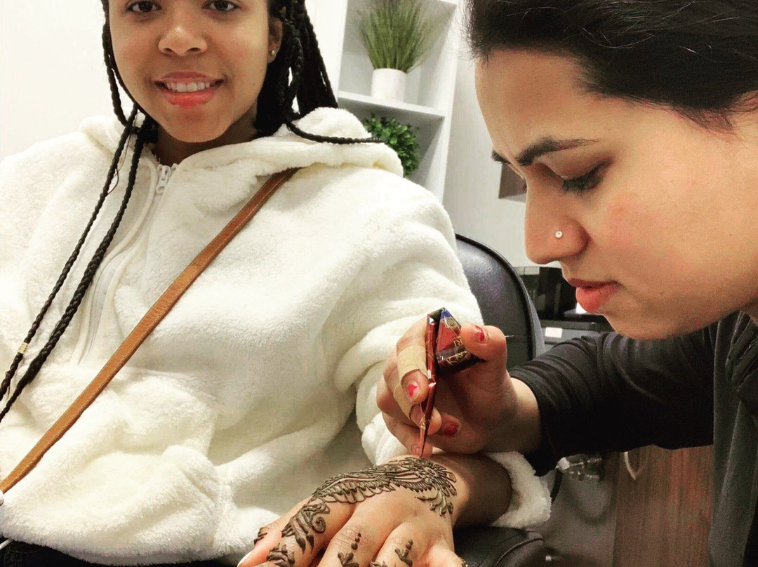 Karma Eyebrow Threading and Henna-Lanham必去景点