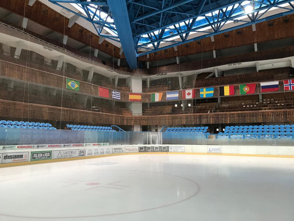 Stadio Olimpico del Ghiaccio-科尔蒂纳丹佩佐必去景点