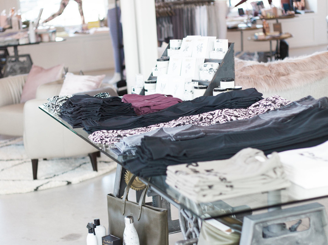 To and Fro Active Wear-Ada必去景点