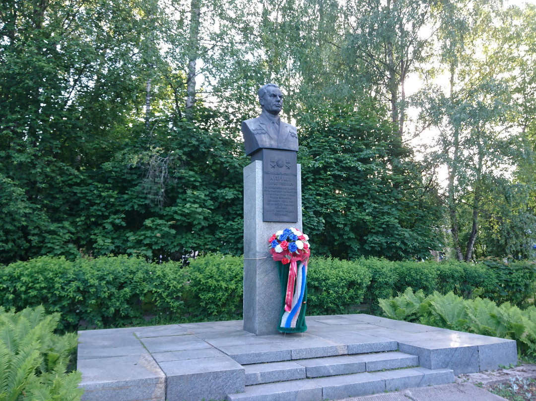 Monument to B.G. Muzrukov景点图片