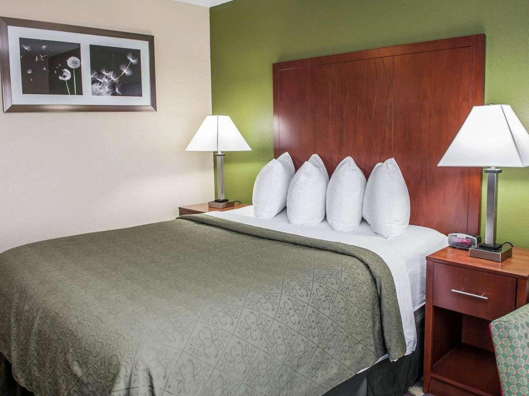 Quality Inn & Suites South Bend Airport主图