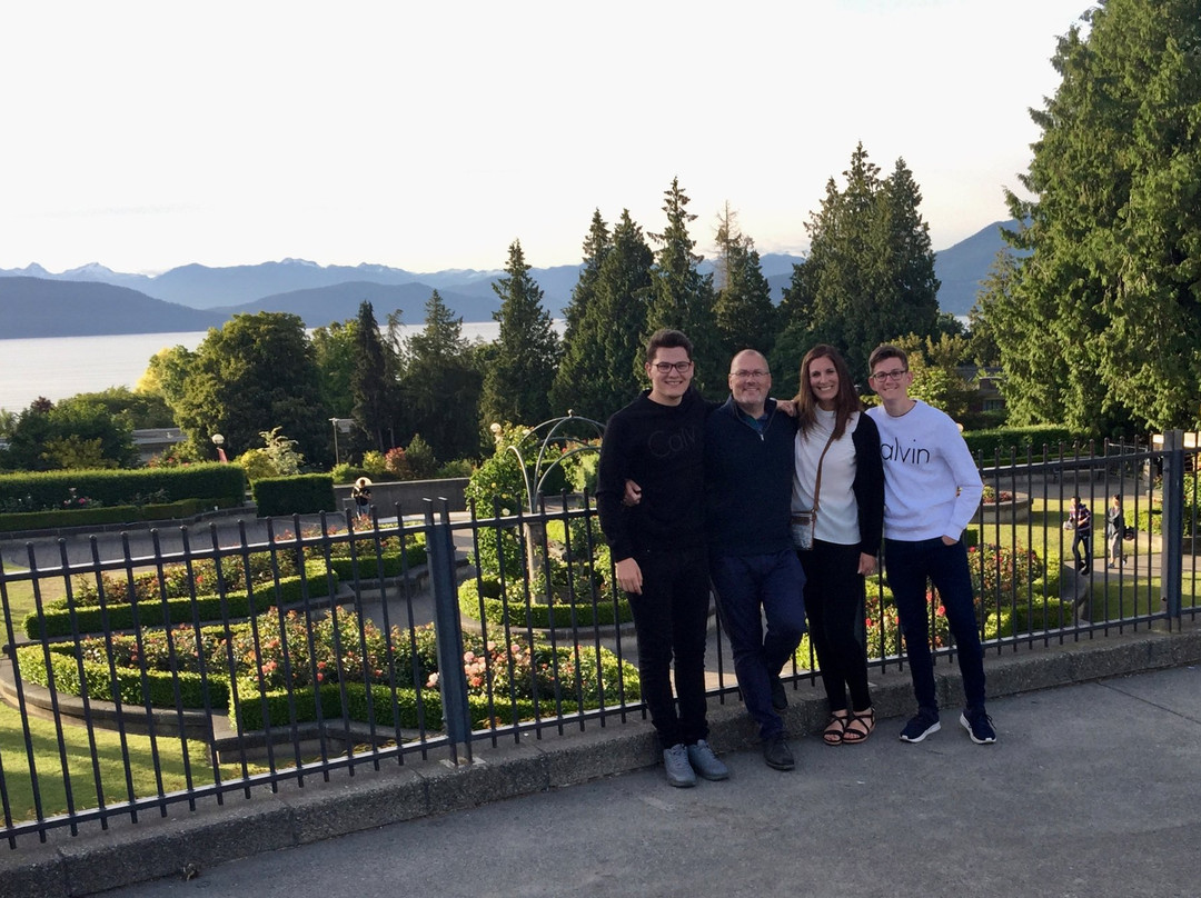 UBC西海岸套房酒店主图