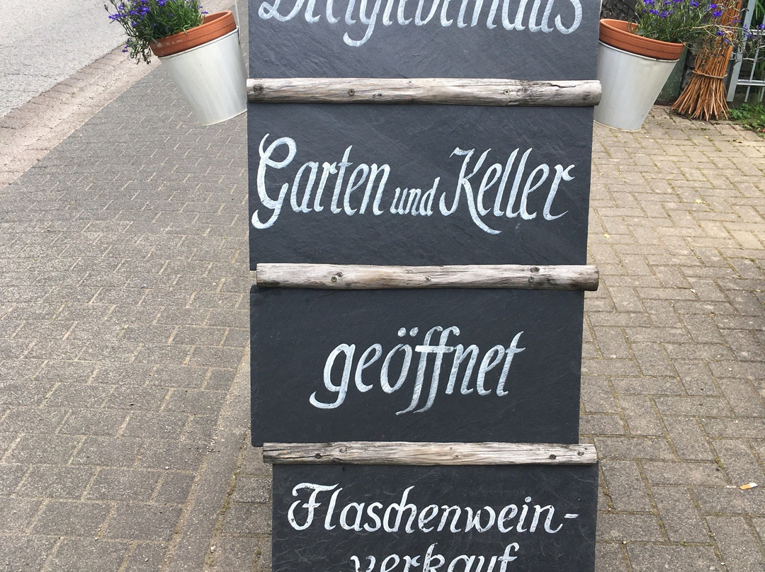 Weingut Dreigiebelhaus-Krov必去景点