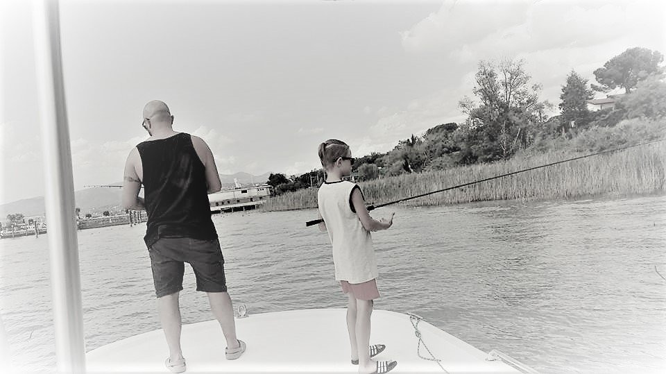 Wild Fishing Experience景点图片