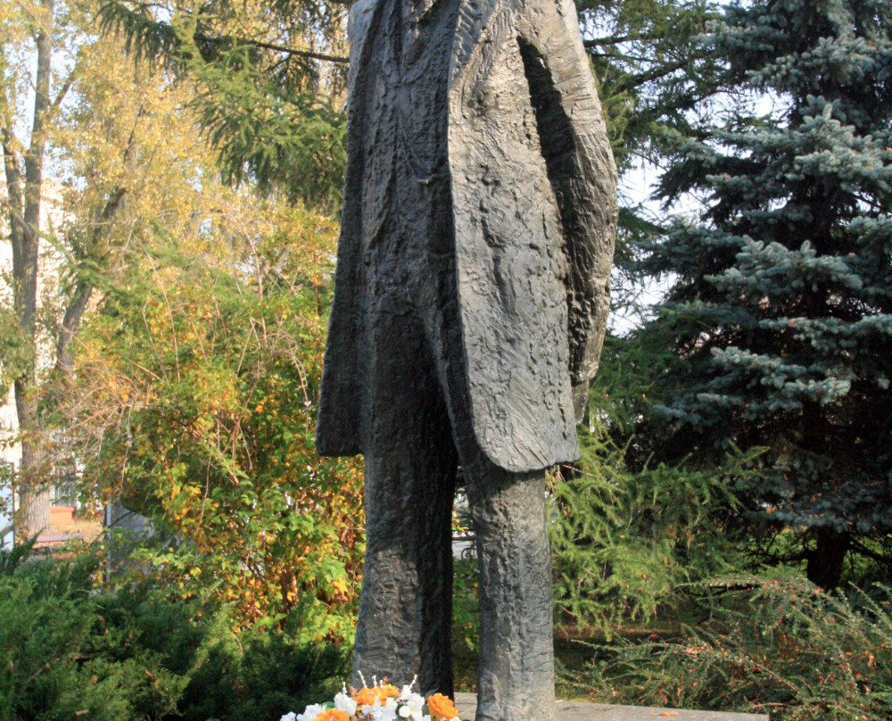 Mory旅游景点-Monument of Boleslaw Prus
