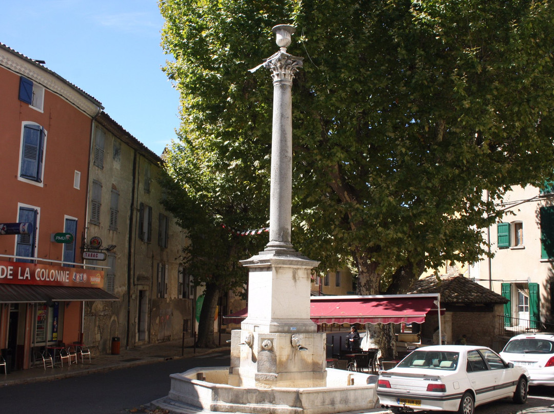 Fontaine de la Colonne-Riez必去景点