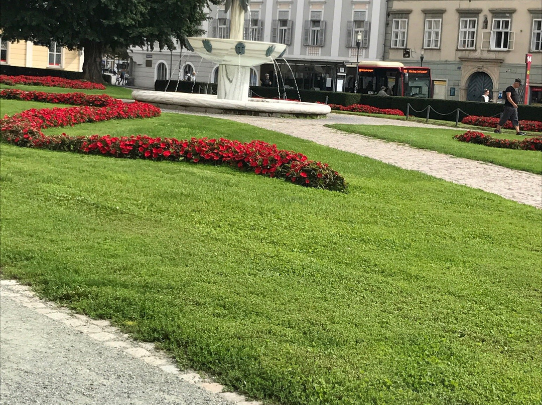 Kiki-Kogelnik-Brunnen und Landhaus Park景点图片