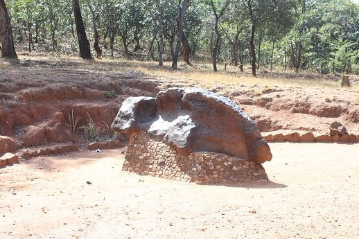 Mbozi Meteorite-姆贝亚必去景点