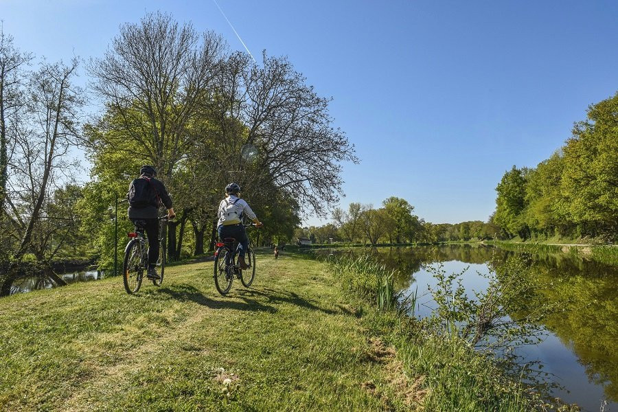 Aux Baboteurs Cycles-Vallon-en-Sully必去景点