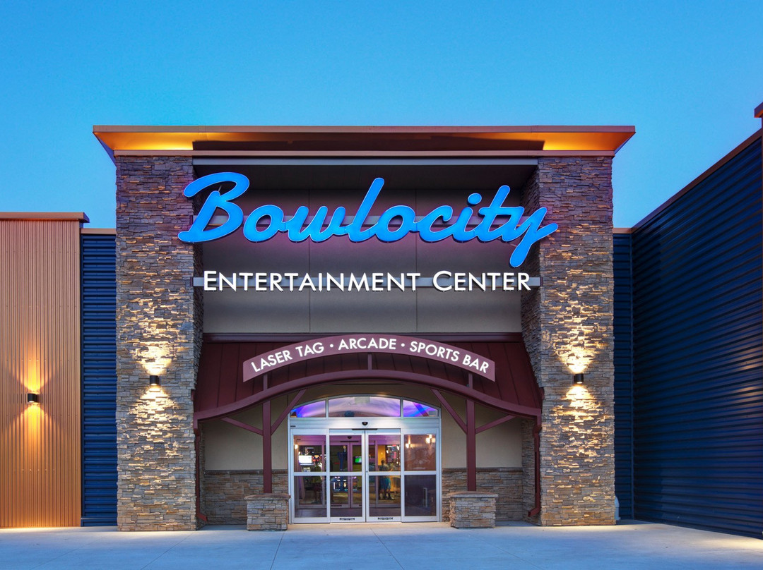 Bowlocity Entertainment Center-罗切斯特必去景点