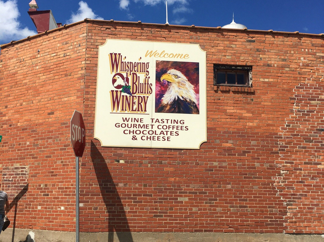 Whispering Bluffs Winery景点图片