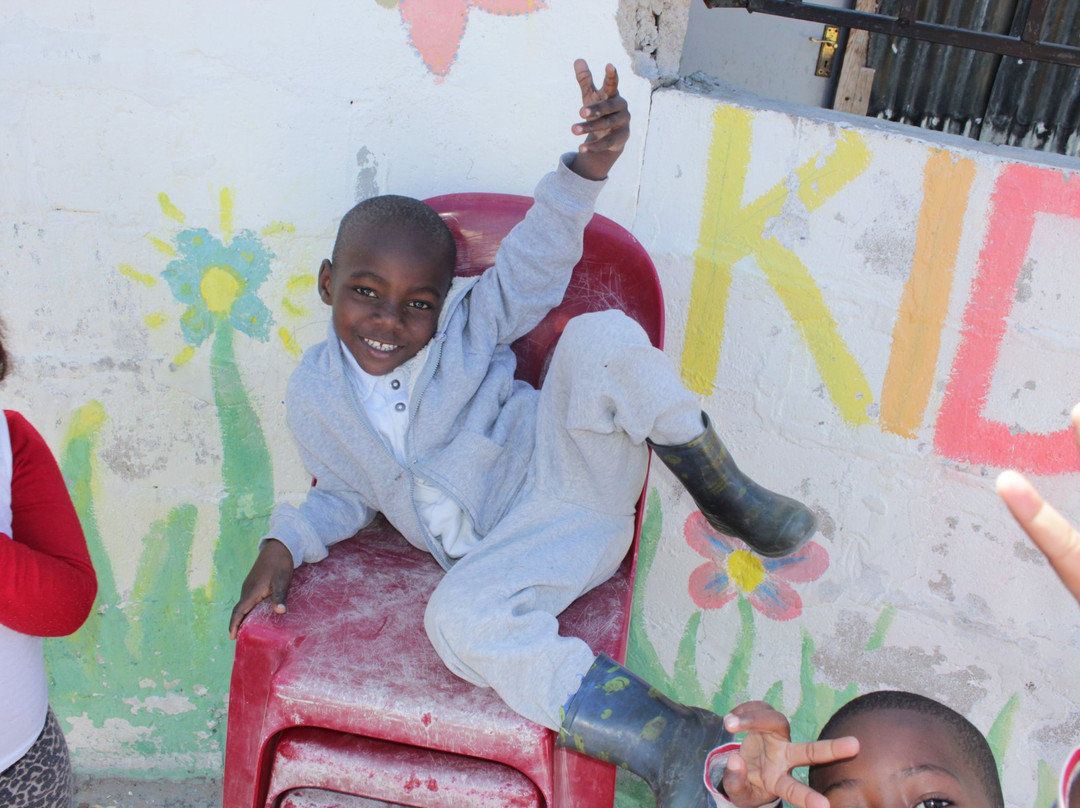 Driftwood Tours and Travel-西门镇必去景点