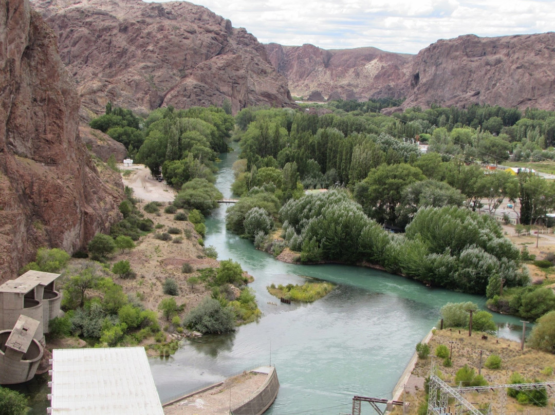 Dique Florentino Ameghino餐馆和美食-Complejo Valle Verde