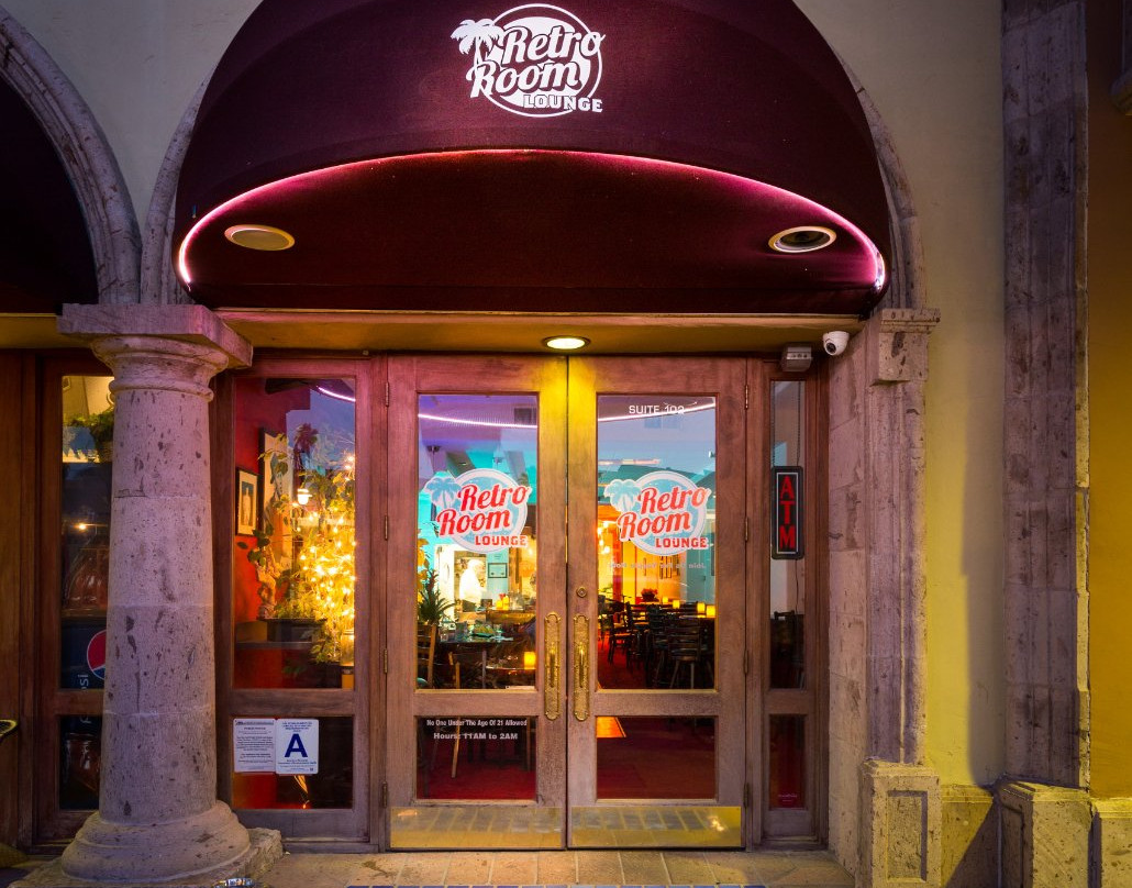 Retro Room Lounge