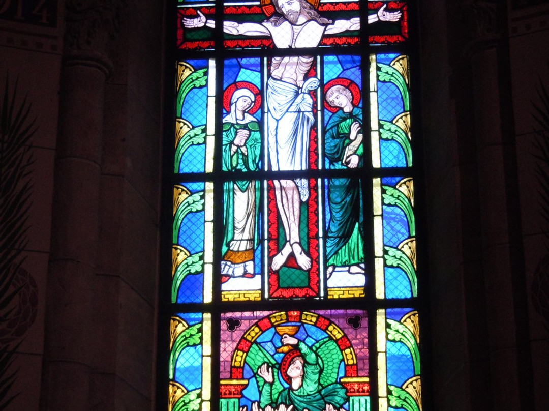 Eglise Saint Pierre-塞纳河畔纳伊必去景点
