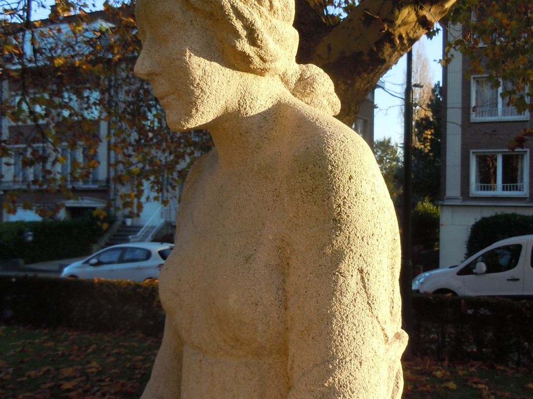 Sculpture "Les fiançailles"-布鲁塞尔必去景点