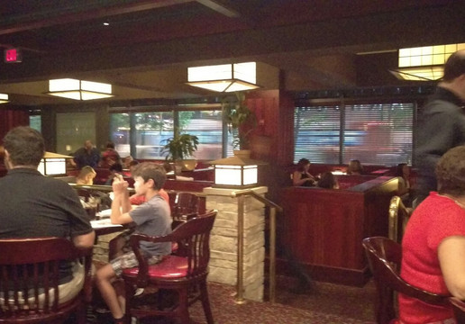Hull餐馆和美食-Bâton Rouge Grillhouse & Bar