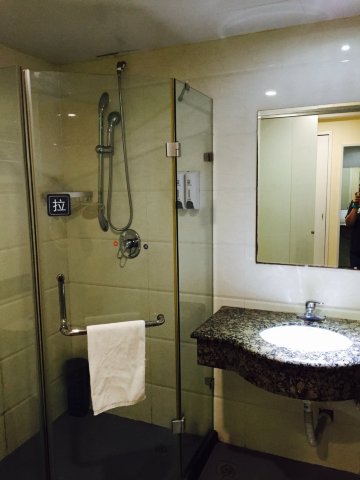 全季酒店(郑州二七广场地铁站大卫城店)-浴室