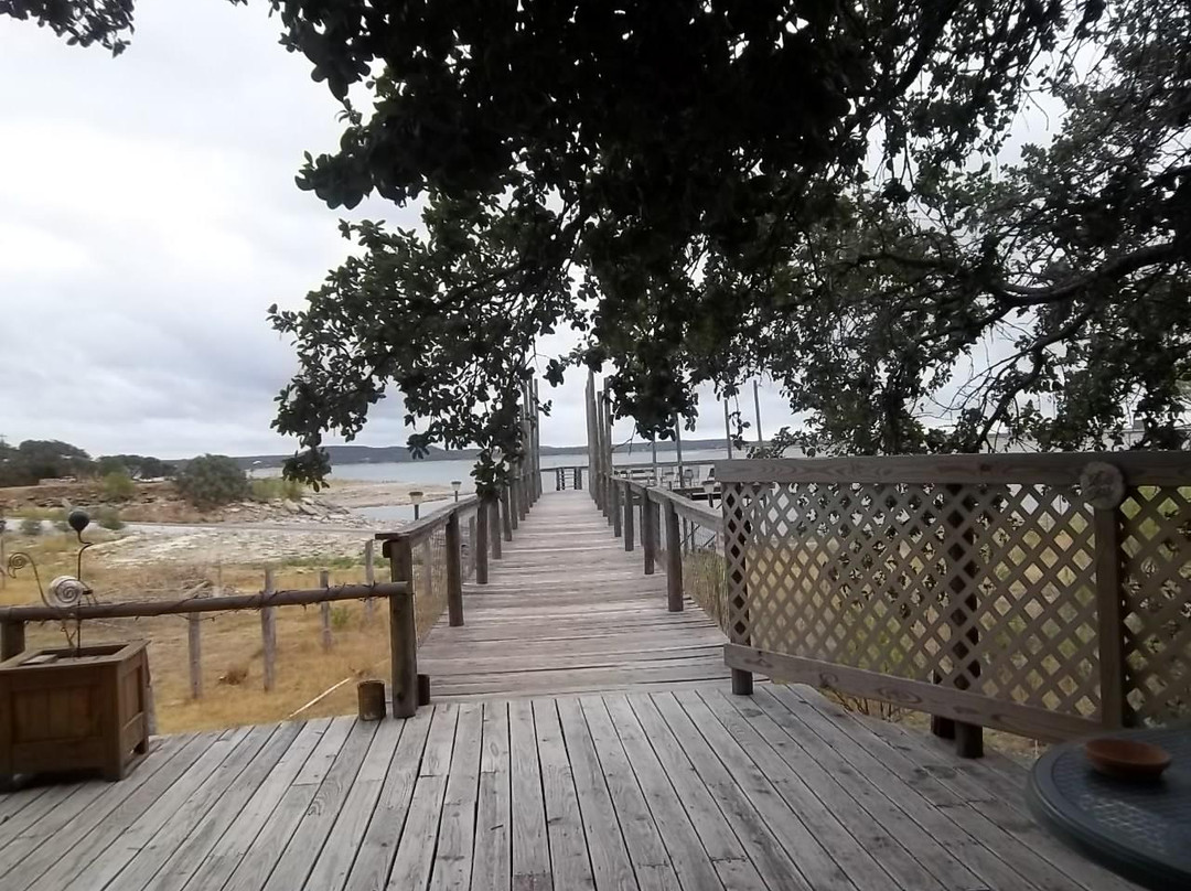 Lakeside Lodge主图