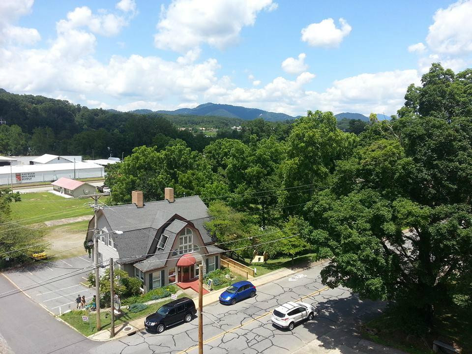 Mad Anthony's Bottle Shop & Beer Garden-韦恩斯维尔必去景点