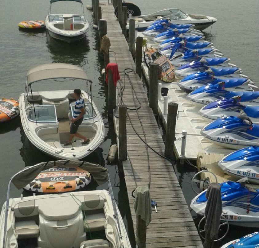 Holland Water Sports - Jet Ski and Boat Rentals-荷兰村必去景点