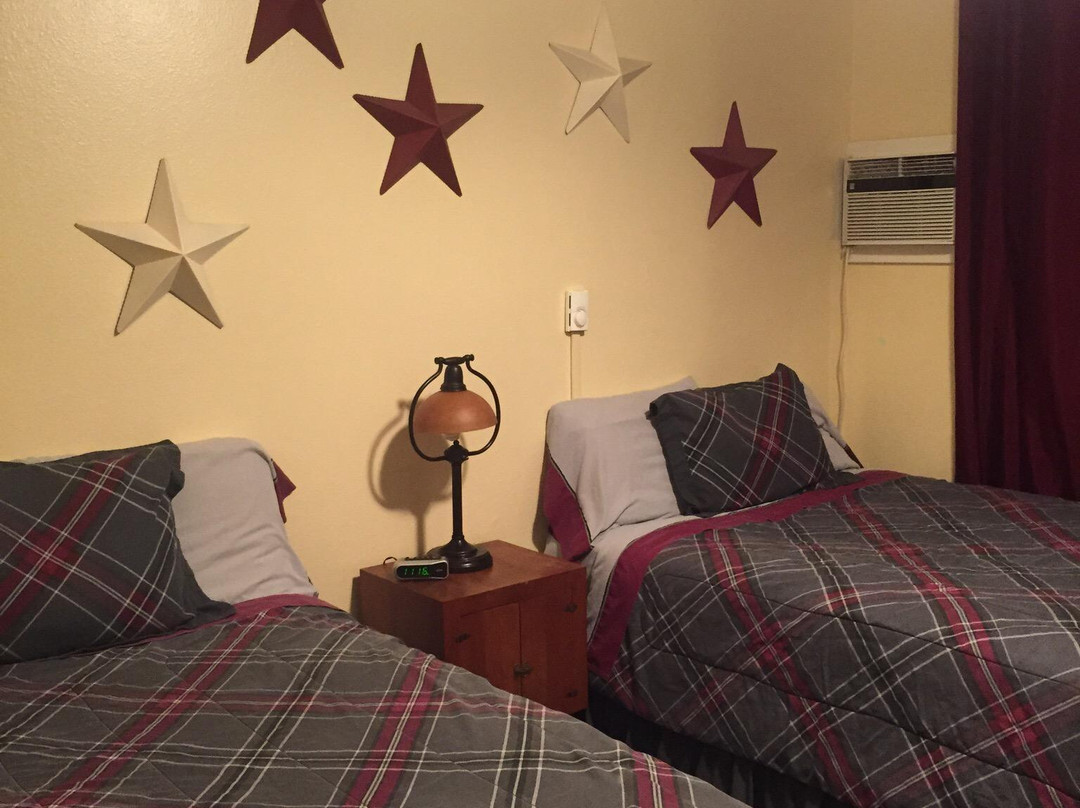 Golden Door Motel主图