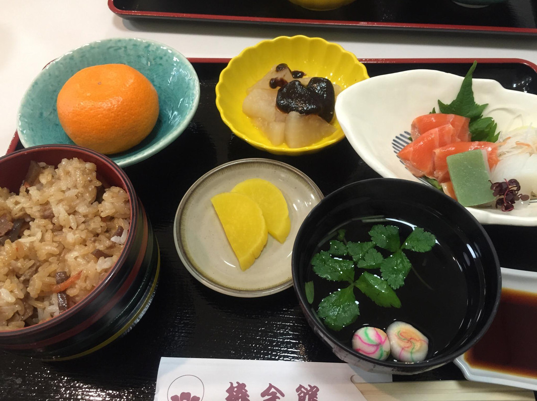 铃鹿市餐馆和美食-Tsubaki Okami Yashiro Tsubaki Kaikan