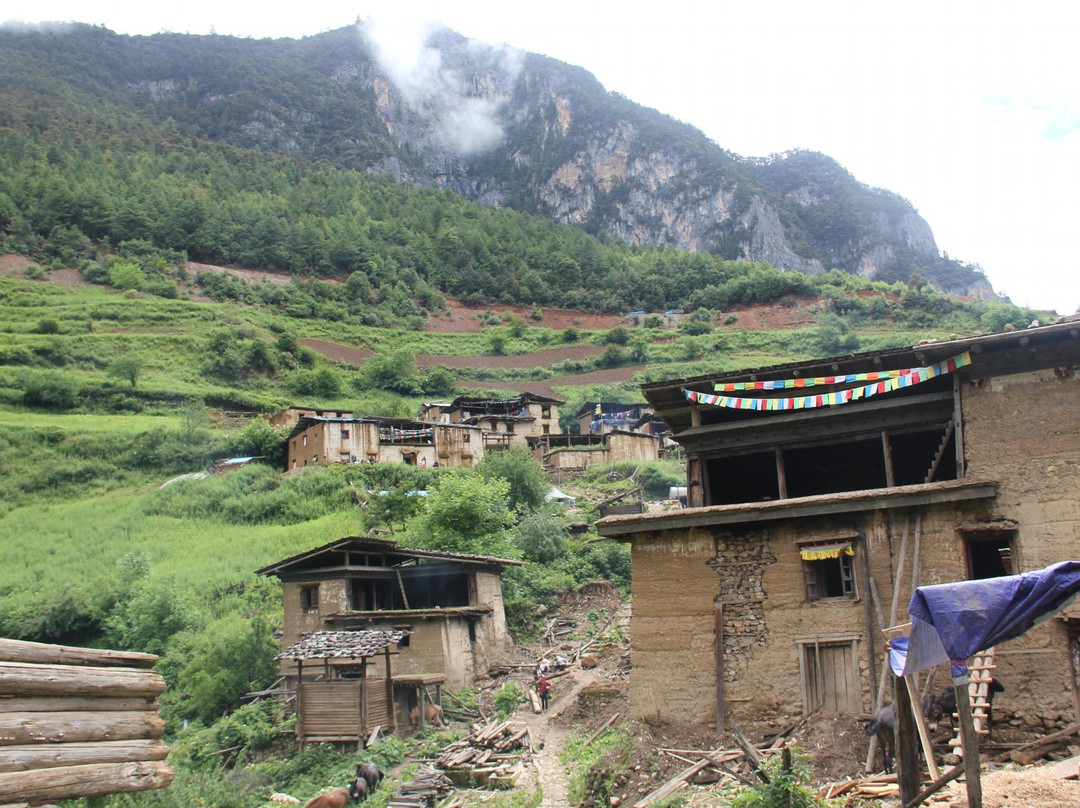 碧让峡谷-香格里拉县必去景点