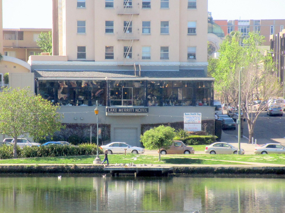 Lake Merritt Hotel & Apartments