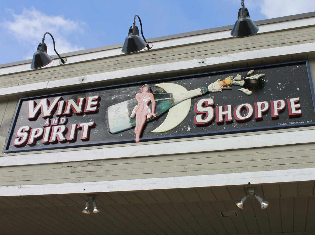 The Wine & Spirit Shoppe-普莱西德湖必去景点