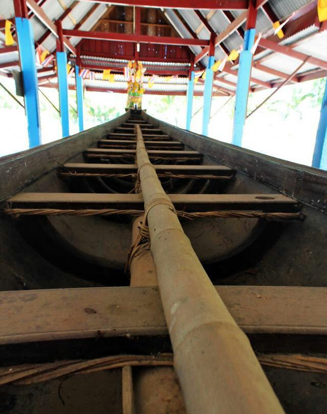 Wat Ratchapaksi (Nok)-红统必去景点