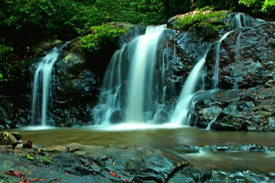 Salakot Waterfalls景点图片