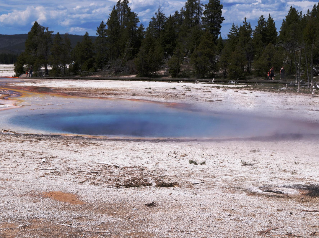 颜料锅喷泉-黄石国家公园必去景点