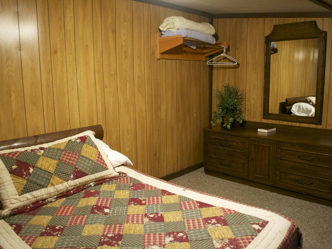 Alligator II Marina-Russell Springs必去景点