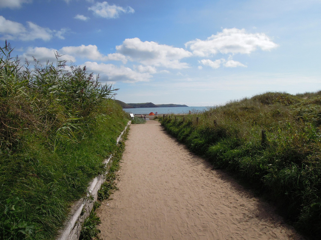 Freshwater East Beach景点图片