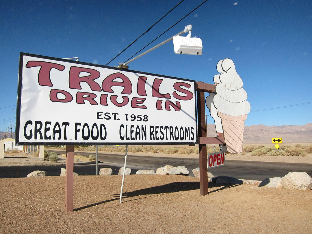 Argus餐馆和美食-Trails Drive In