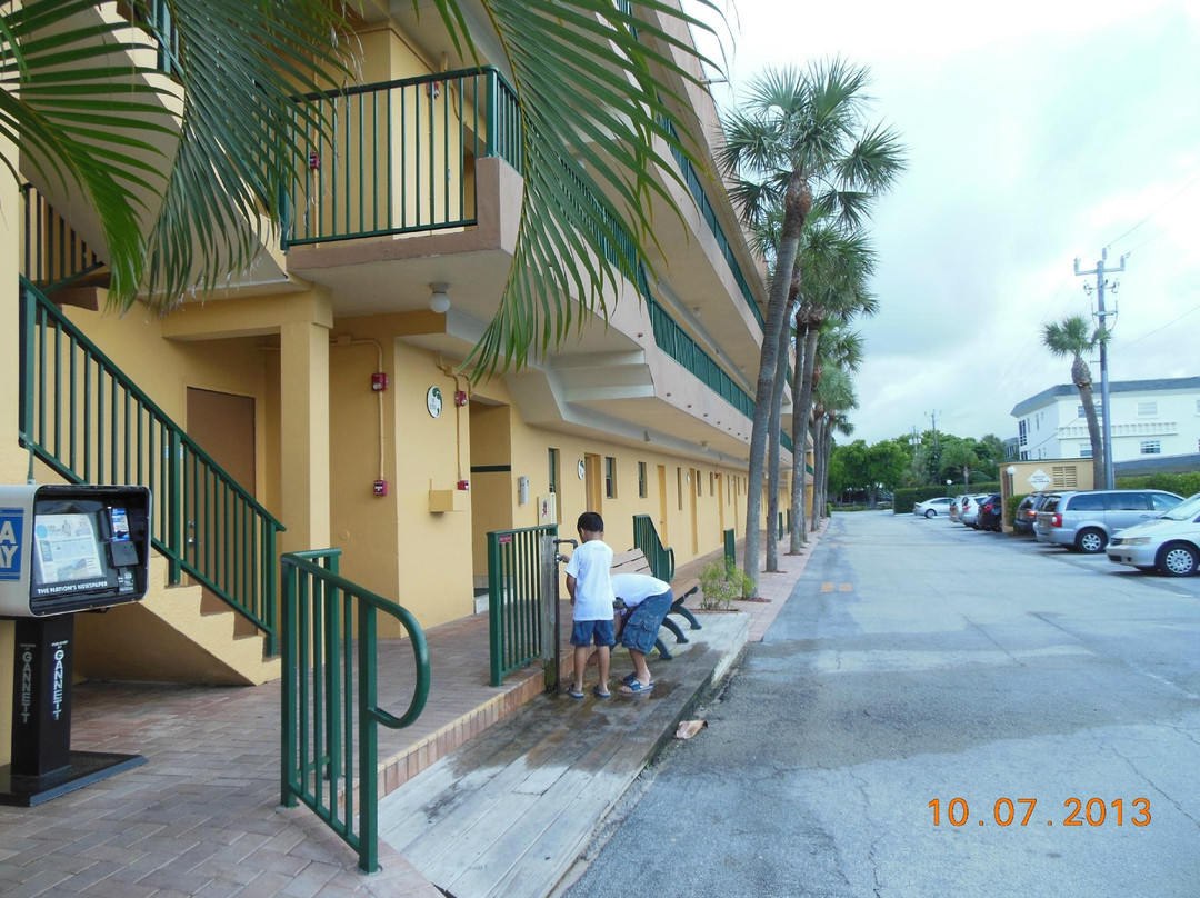 Surf Rider Resort