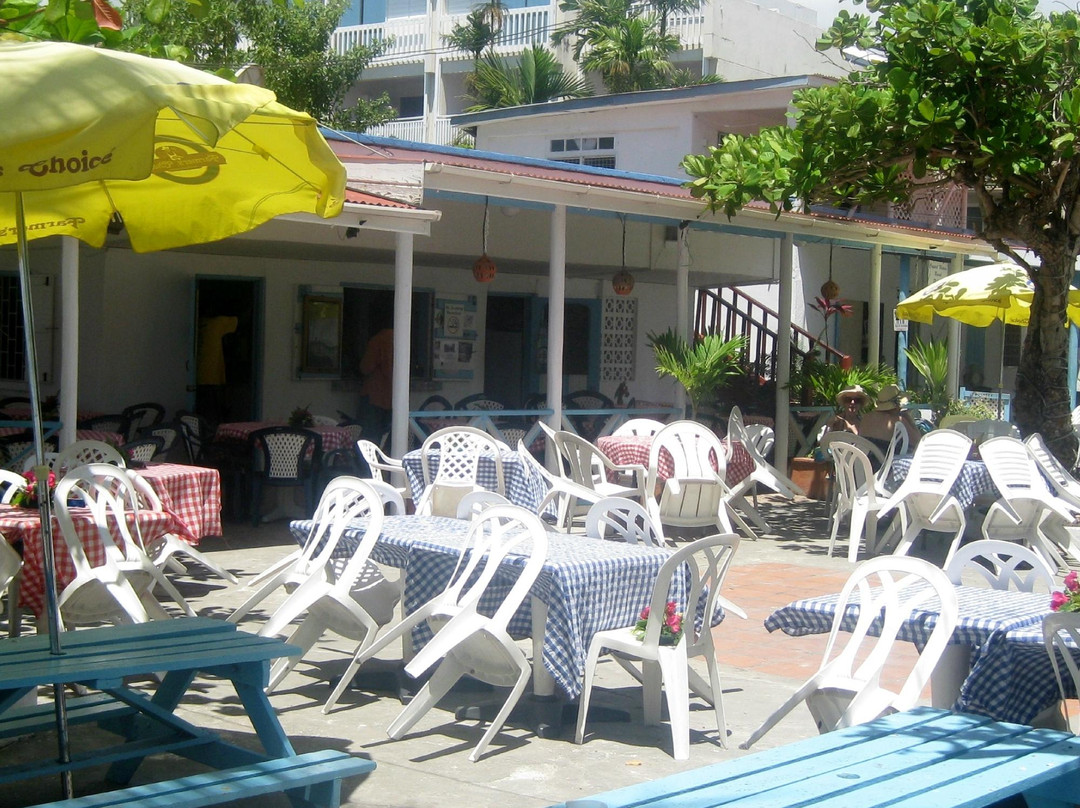 Crystal Waters Bar-Worthing必去景点