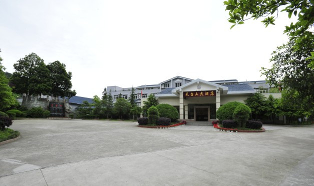 天台山大酒店主图