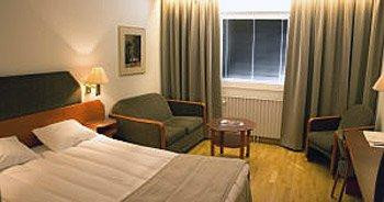 Perenius Plaza Hotel主图