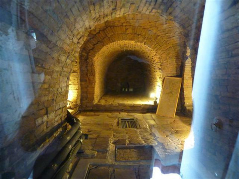 李郑屋汉墓博物馆-香港必去景点