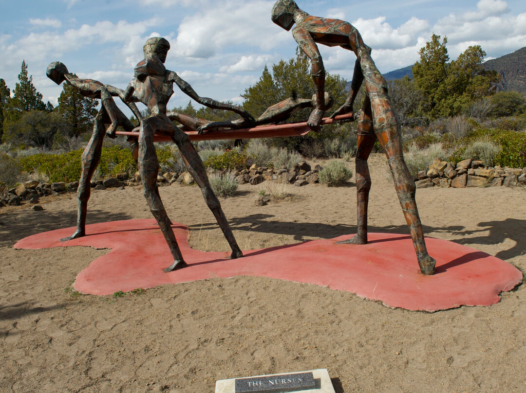 Living Memorial Sculpture Garden-Weed必去景点