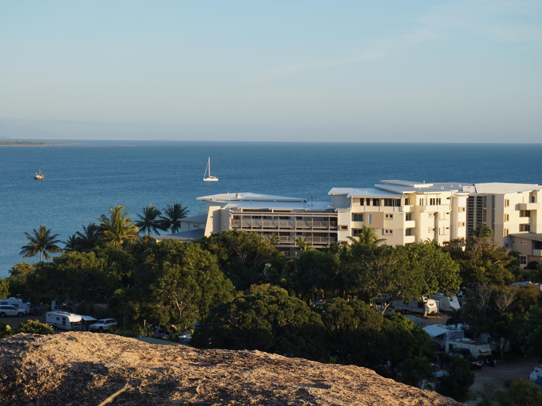 博恩餐馆和美食-The Cove Restaurant