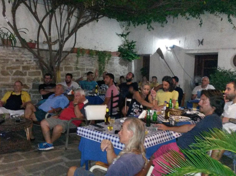 To Steki Palemachon Podosferiston Ke Filon