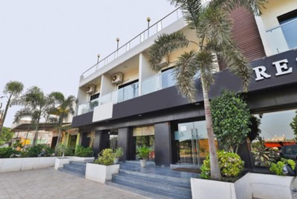 Hotel Aditya Gir主图