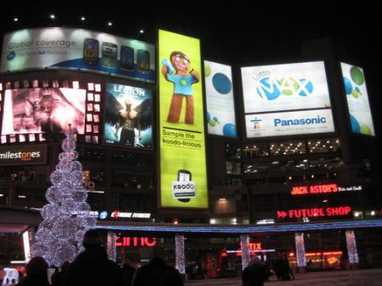 登打士广场-多伦多必去景点